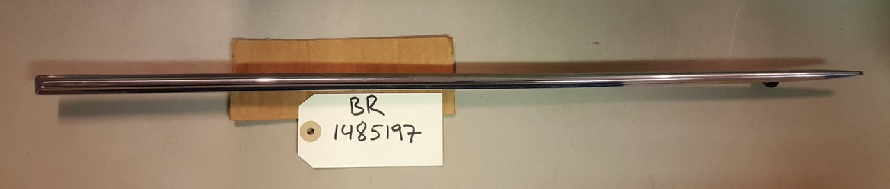 1967 Cadillac Molding front fender  - BR1485197