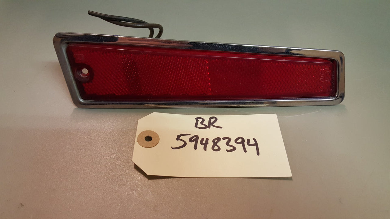 1976-77 Cadillac Eldorado Rr Side Marker Light RH - BR5948394