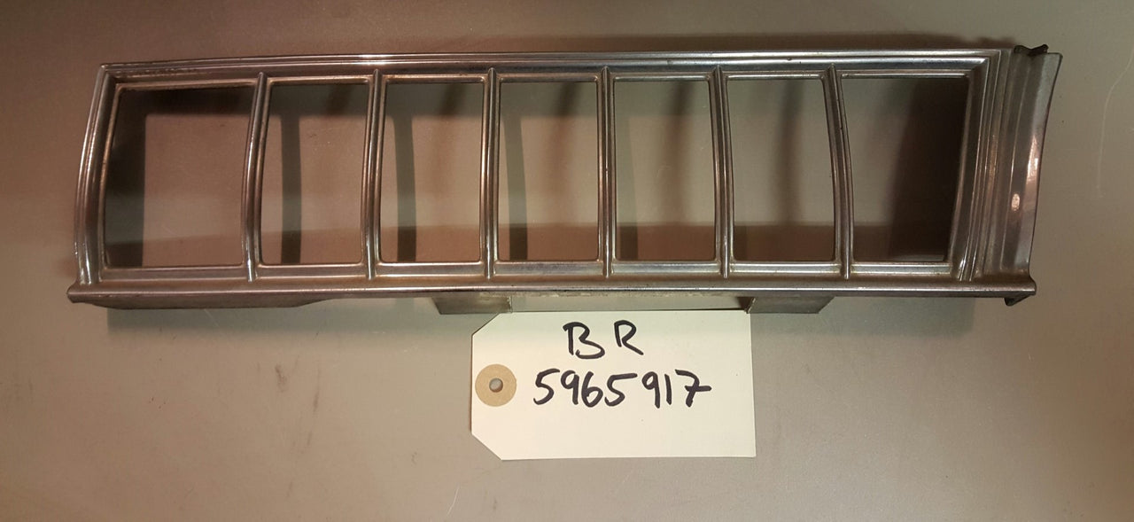 1972 Cadillac Bezel cornering light  Fr. LH - BR5965917