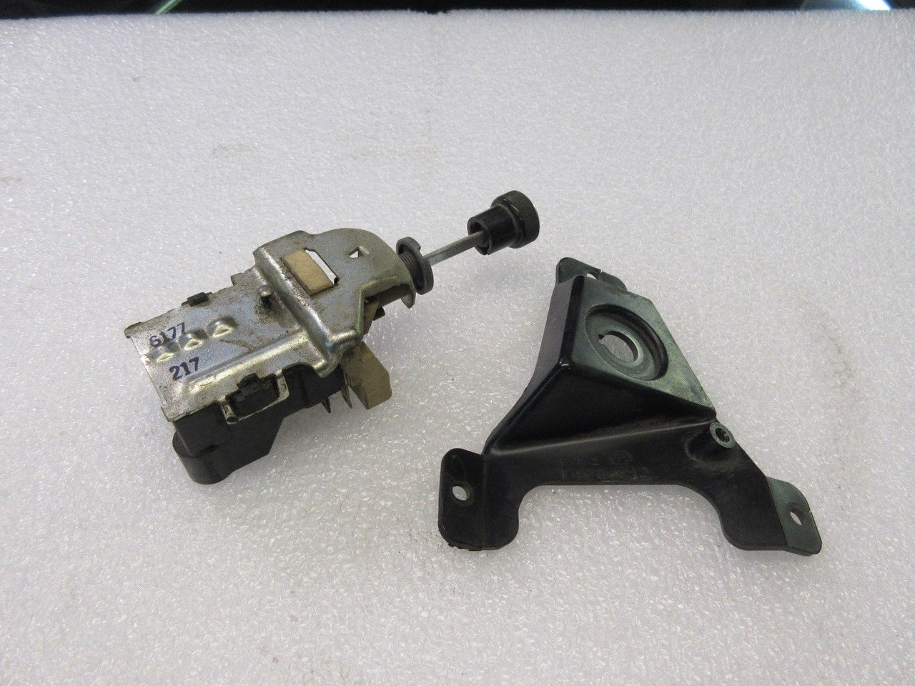 Headlight Switch & Bracket, ElCamino/MonteCarlo - BR6177217