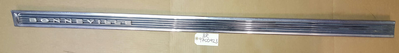 1963 Pontiac Bonneville Tail Panel Trim RH - BR9700923