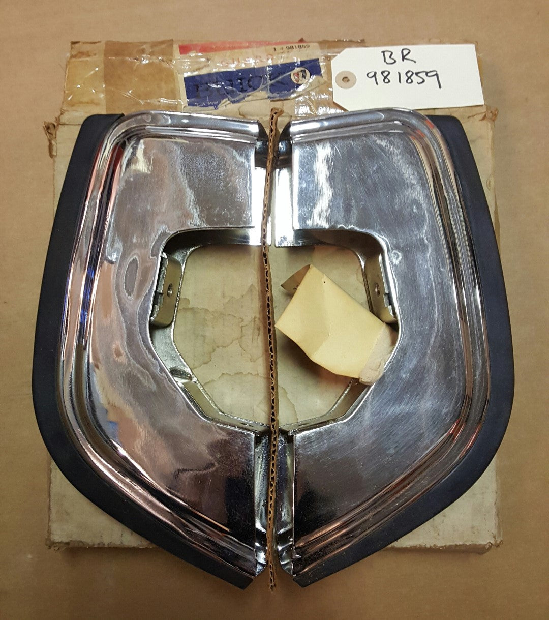 1973 Buick Bumper Guard Set, With Pads, Front - BR981859