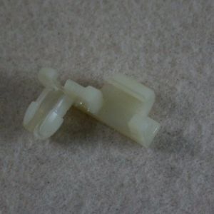 Door lock rod clip - MM75459