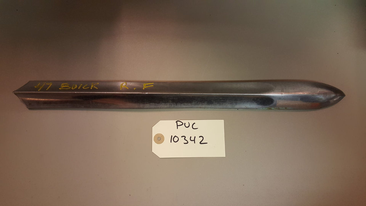 1947 Buick  molding front rh - PUC10342
