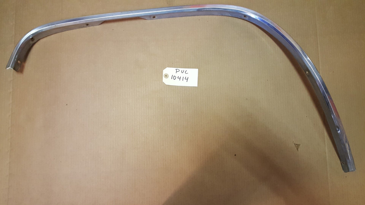 1970 Cadillac front Wheel molding lh - PUC10414