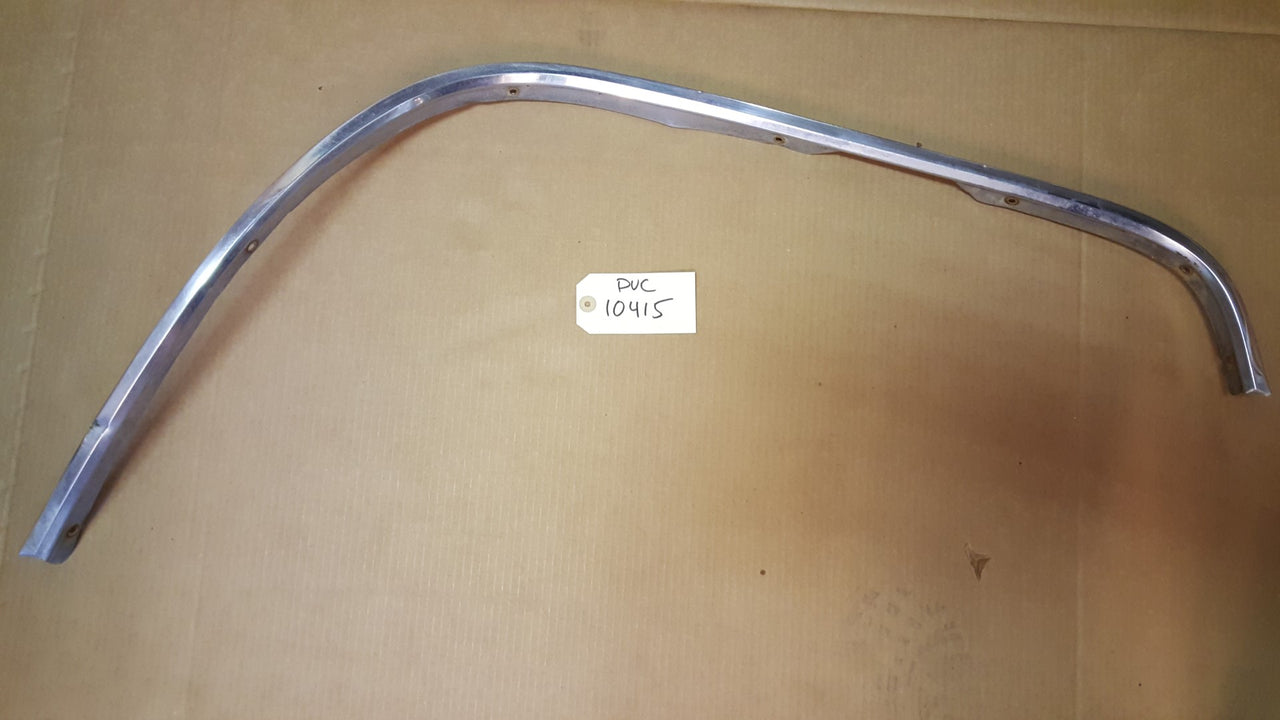 1970 Cadillac  Wheel molding front rh - PUC10415