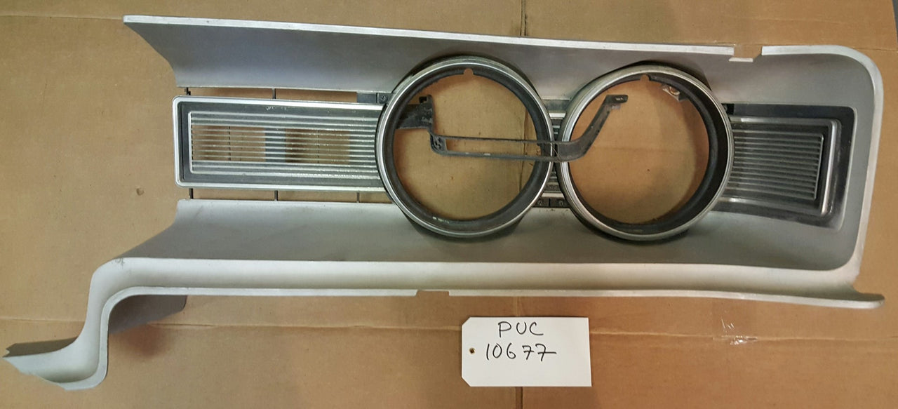 Ford LTD Grille LH - PUC10677