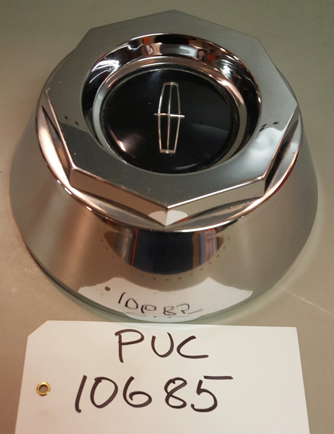 Lincoln Hub Cap - PUC10685