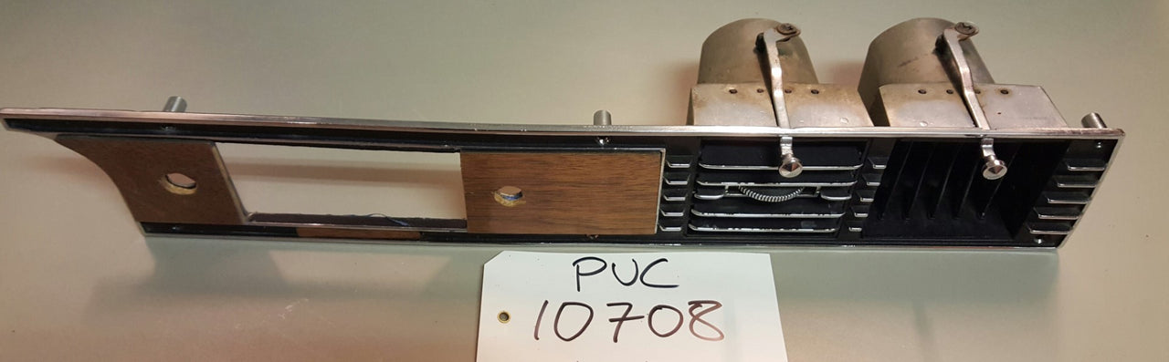 Lincoln Cont. Air/Vent + Radio Dashboard - PUC10708