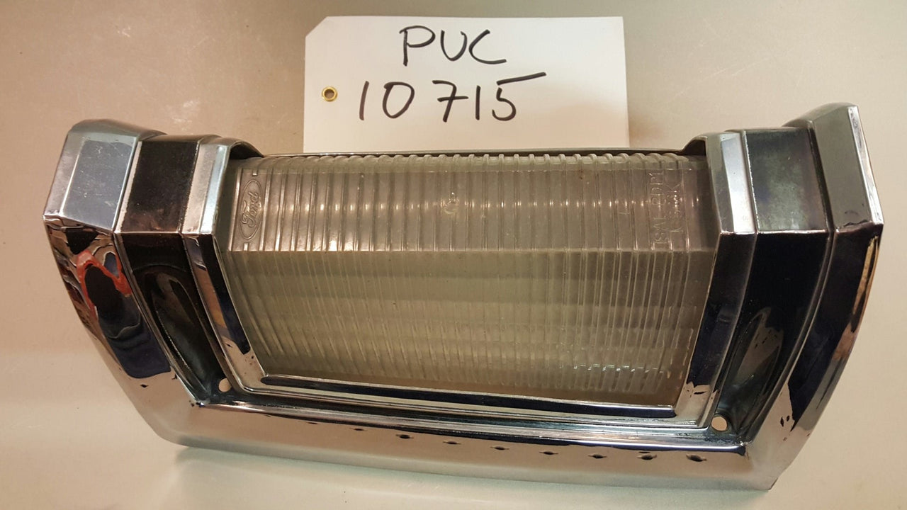 1968 Lincoln Cont. Front Marker Lamp RH - PUC10715