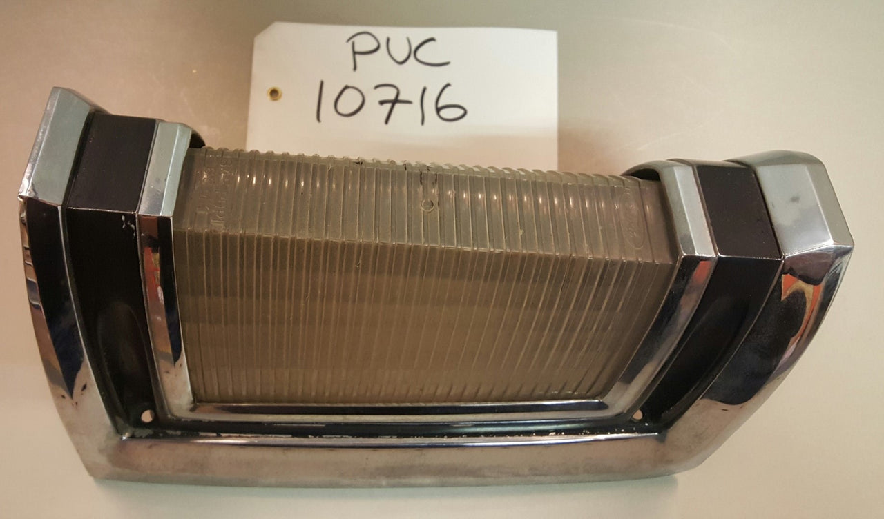 1968 Lincoln Cont. Front Marker Lamp LH - PUC10716