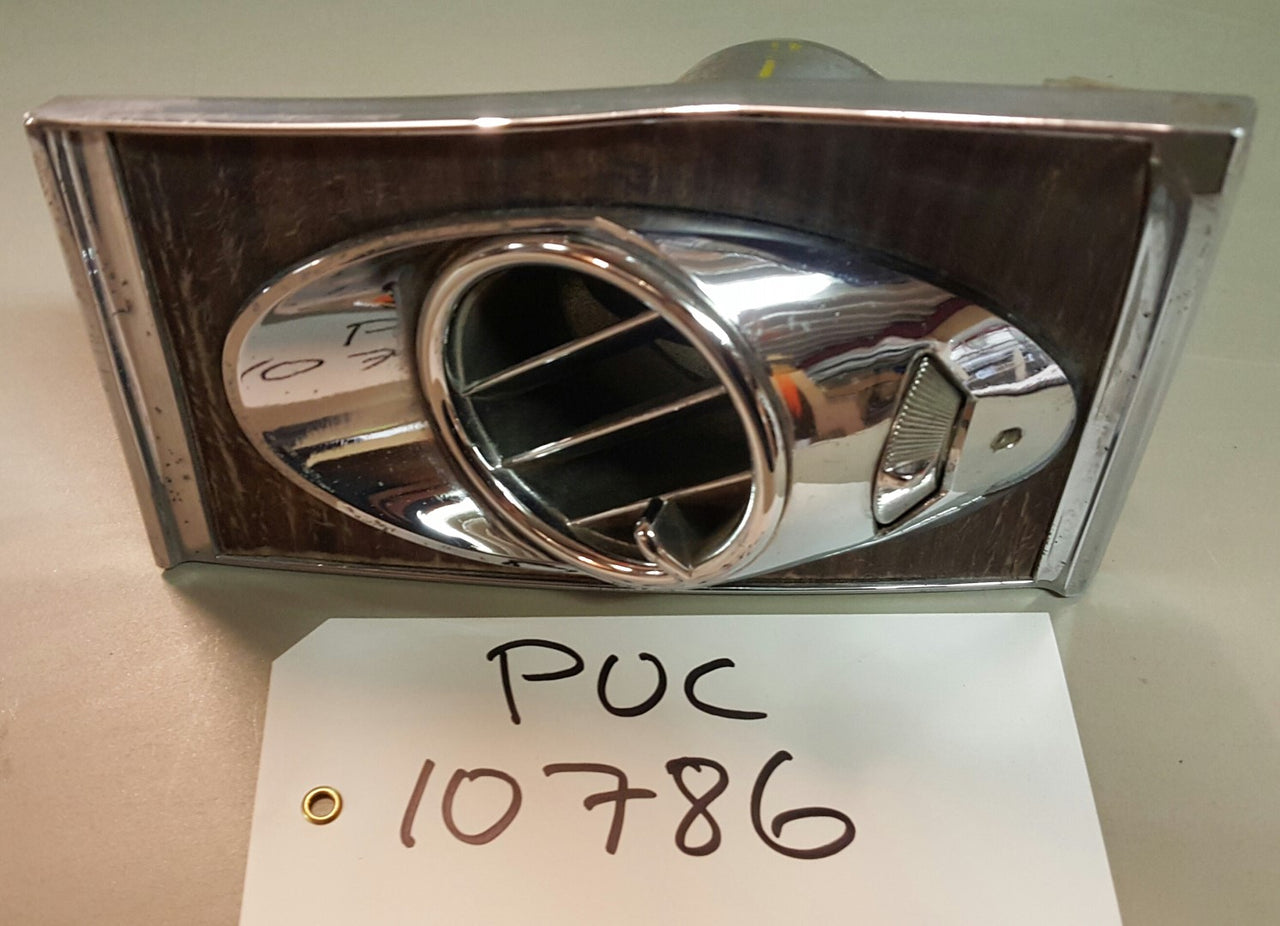 Air vent trim RH - PUC10786