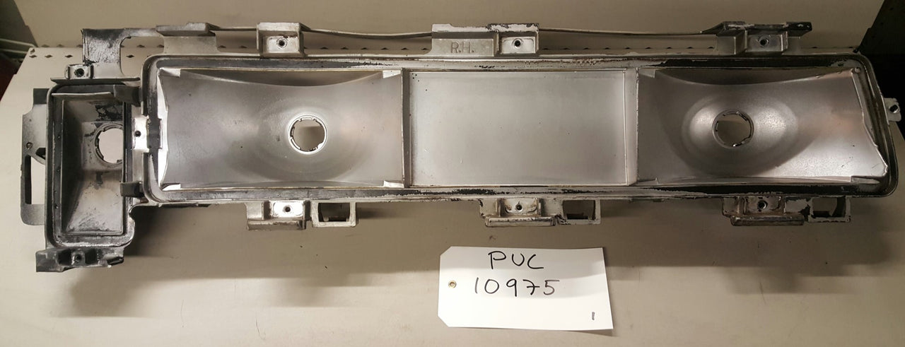 1977 Chevrolet Caprice  Tail lamp base RH - PUC10975