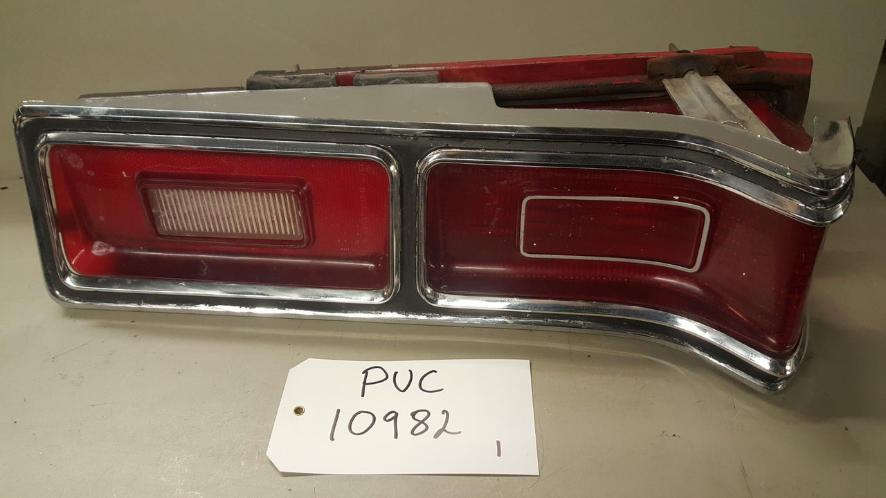1975 Dodge Dart Tail lamp RH - PUC10982