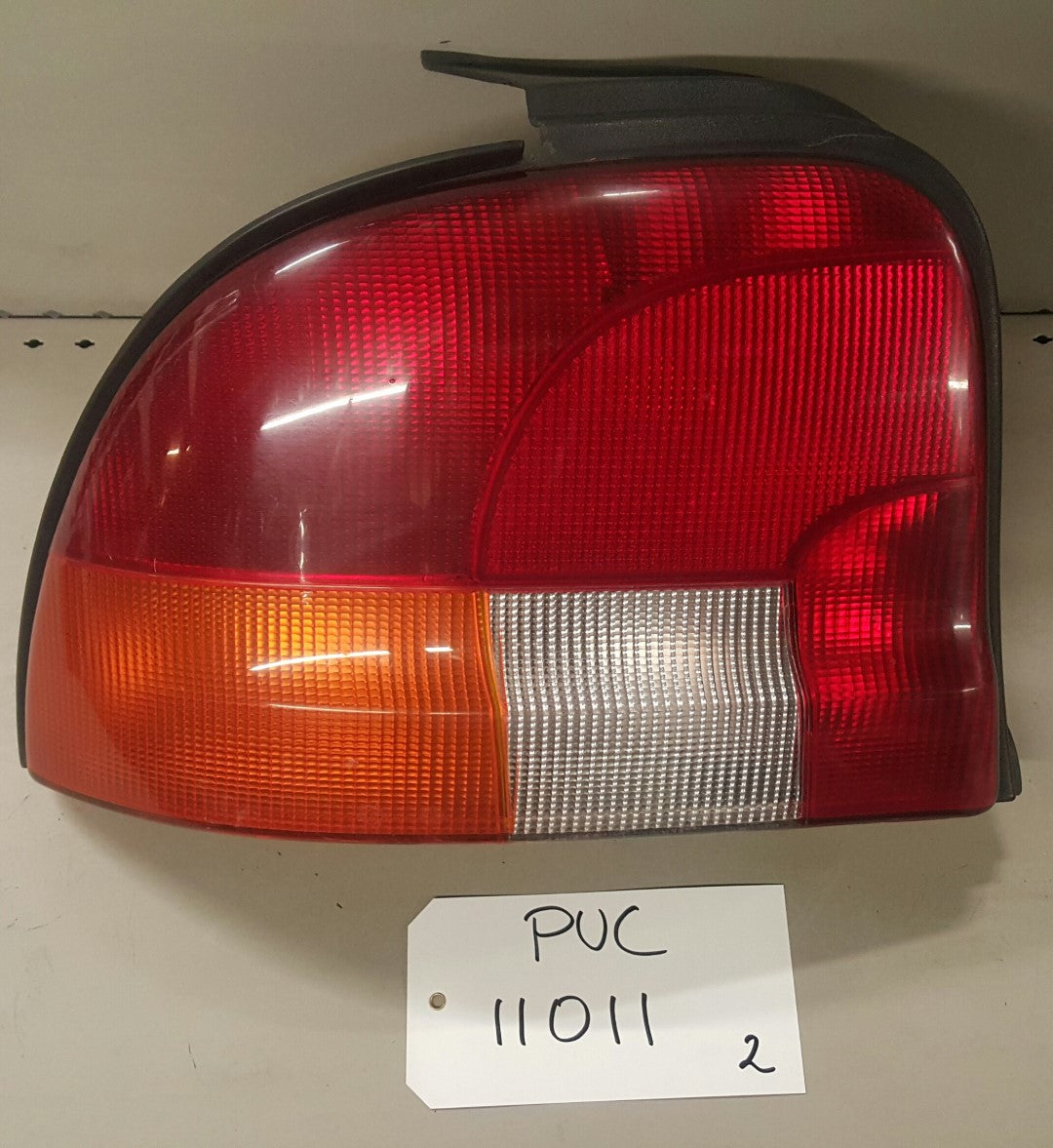 1995-99 Chrysler NeonTail lamp LH - PUC11011