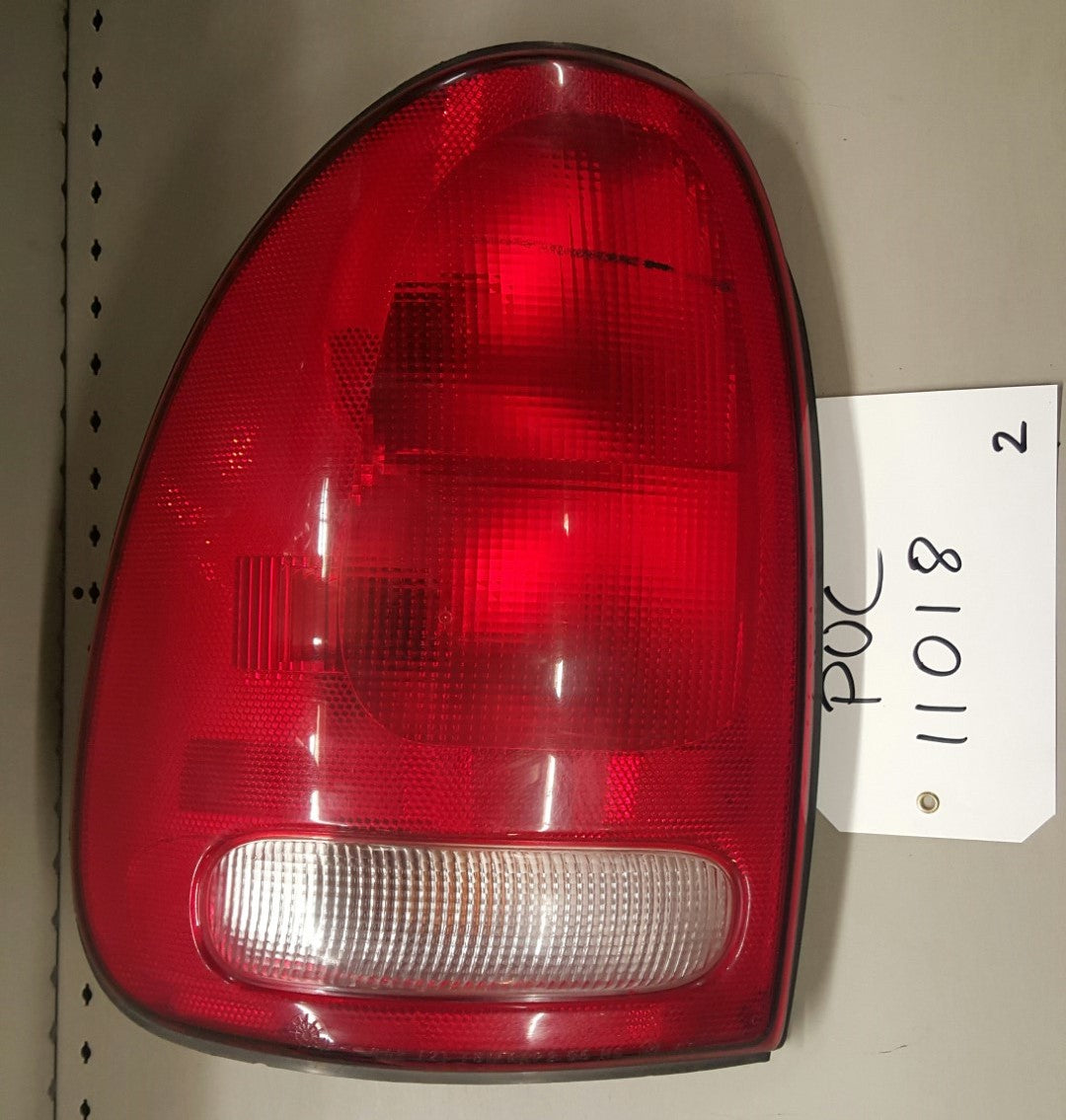 1996-00 Chrysler Voyager Tail lamp  LH - PUC11018