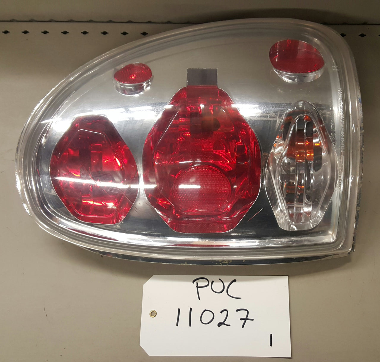 Chrysler Voyager Tail lamp RH - PUC11027