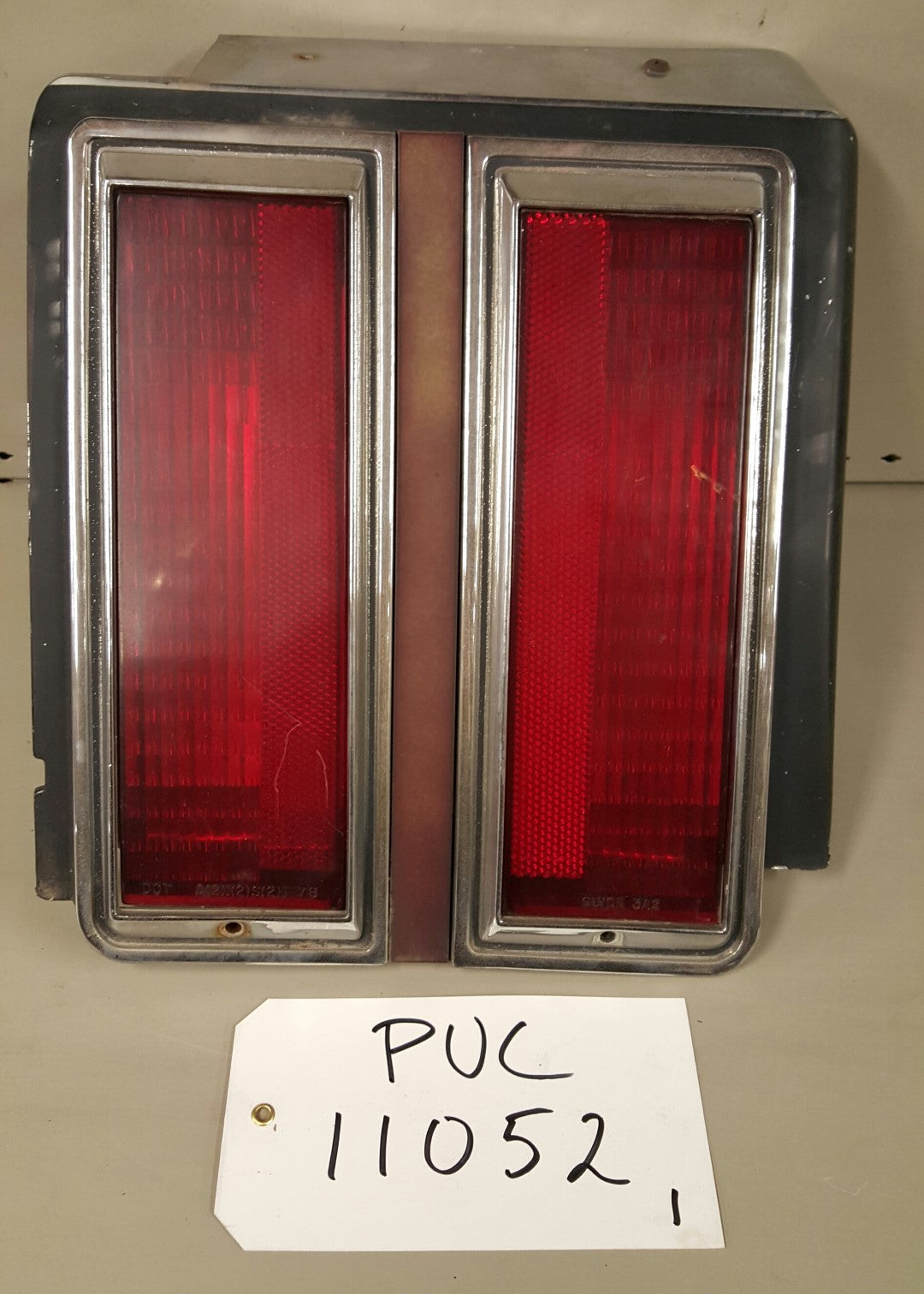 Oldsmobile  Tail lamp LH - PUC11052