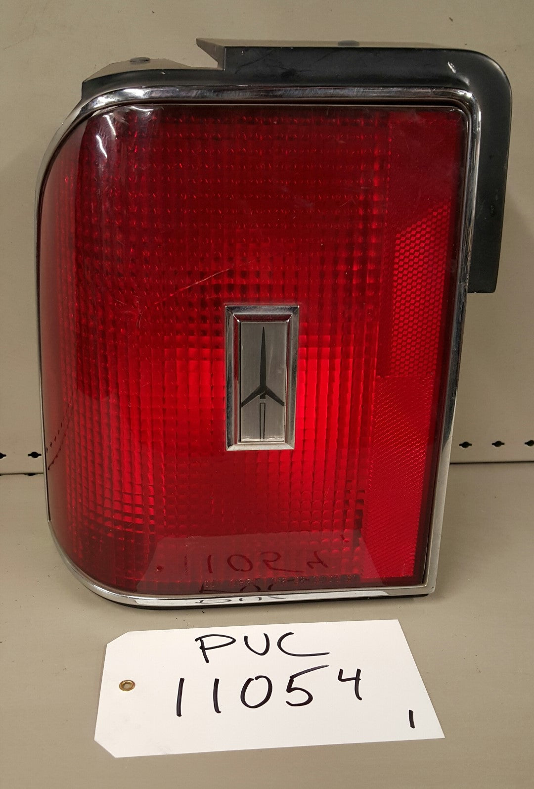 Oldsmobile  Tail lamp LH - PUC11054