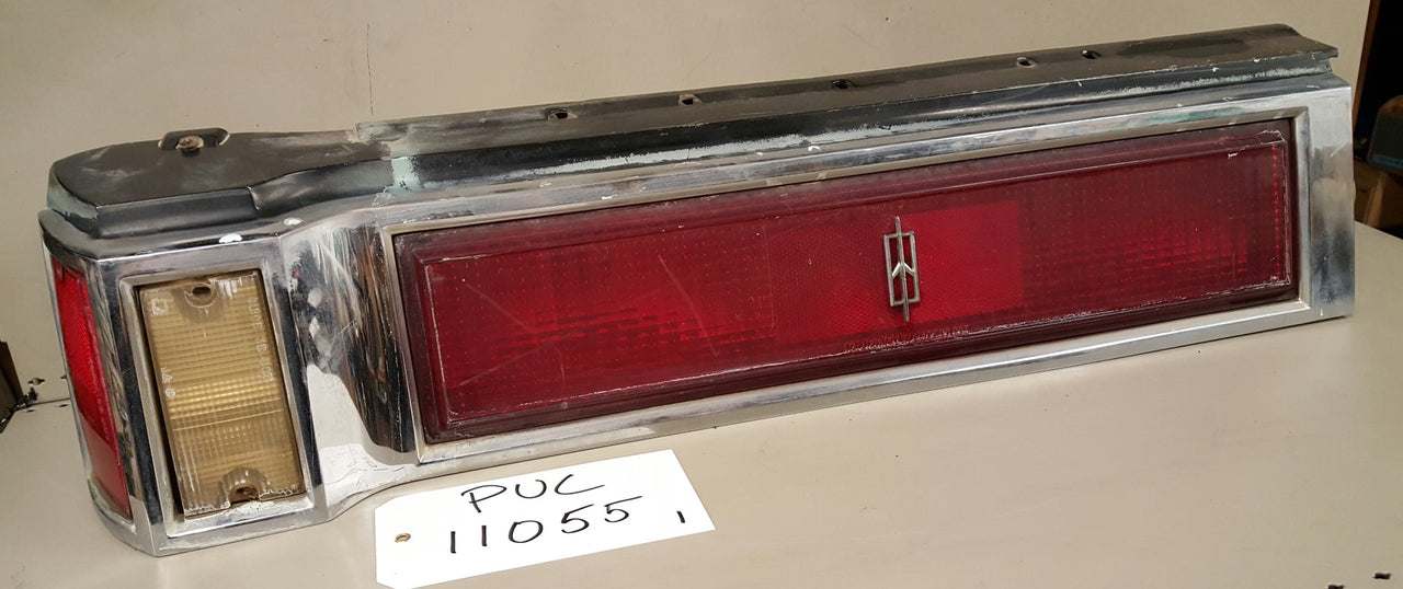 1977 Oldsmobile 88 Tail lamp LH - PUC11055