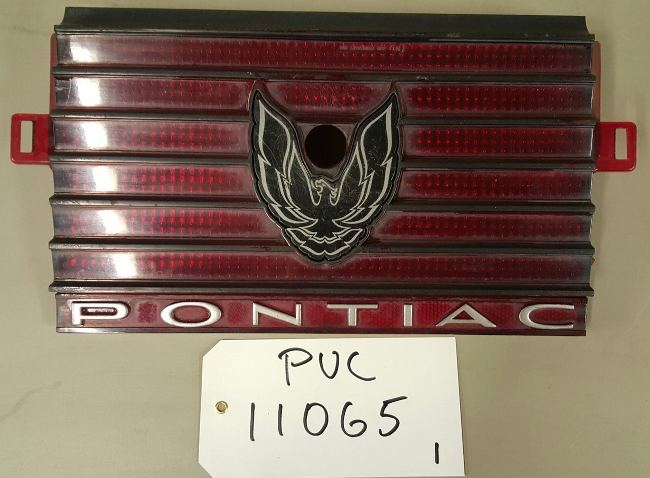 Pontiac Trans AM Tail lamp center  - PUC11065