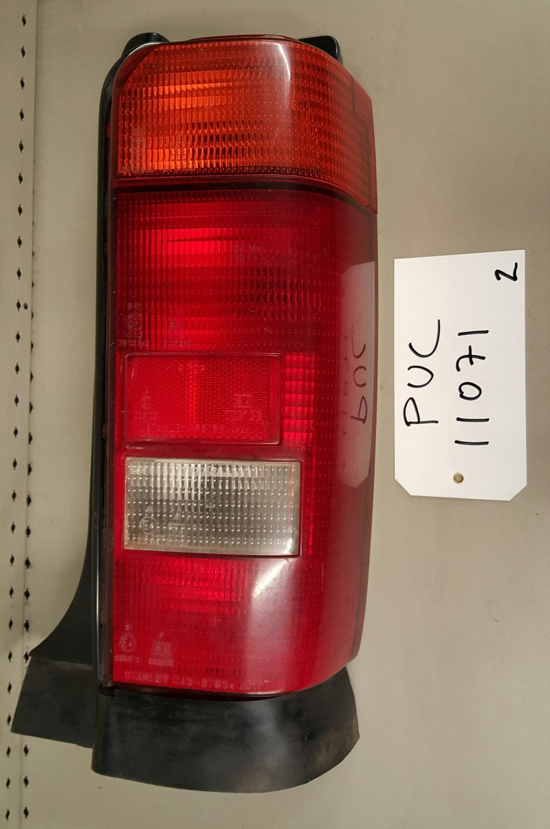 Tail lamp RH - PUC11071