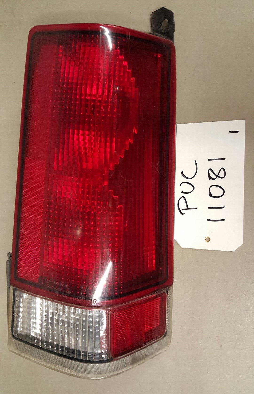 Tail lamp RH - PUC11081