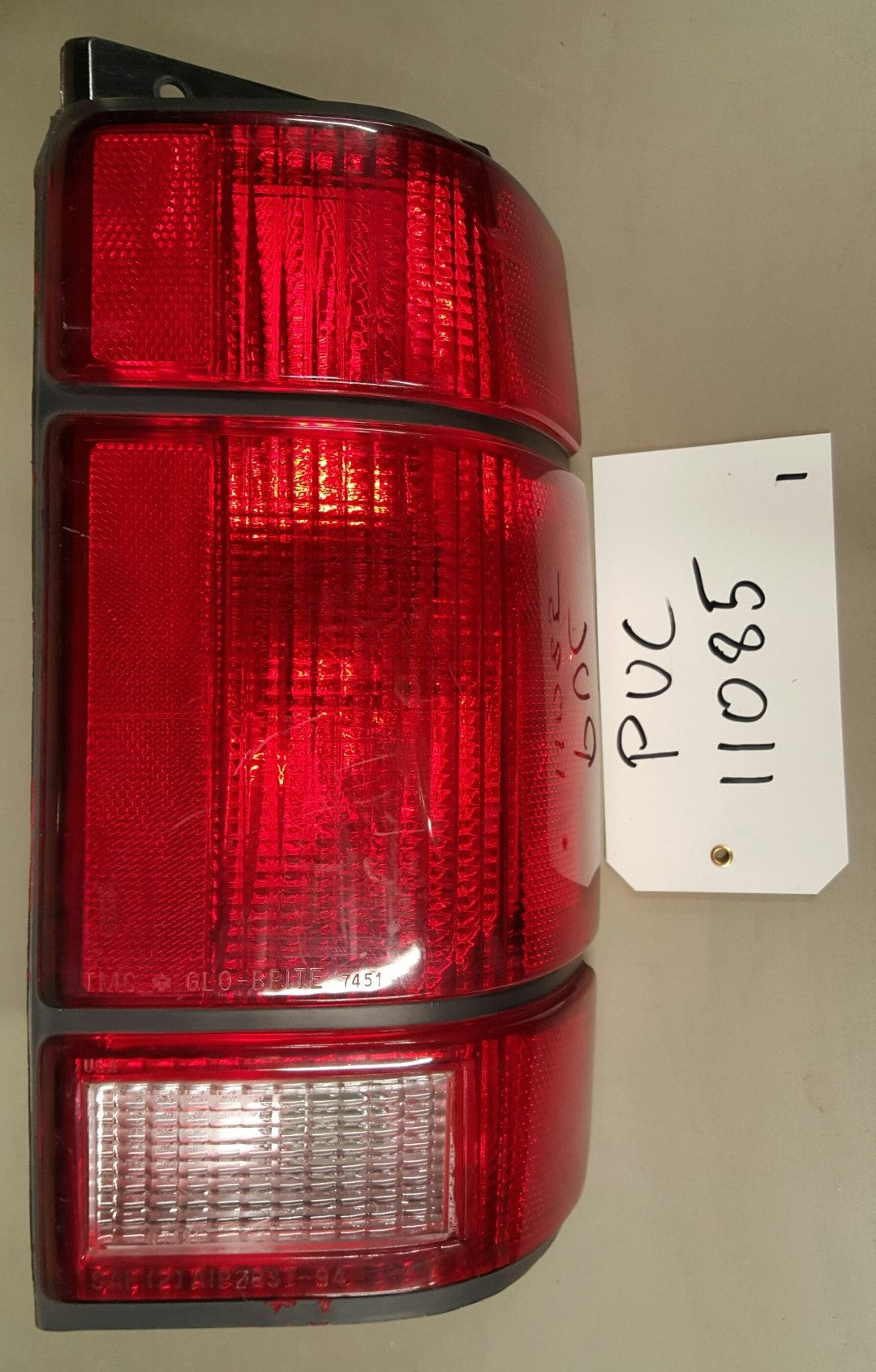 Tail lamp RH - PUC11085