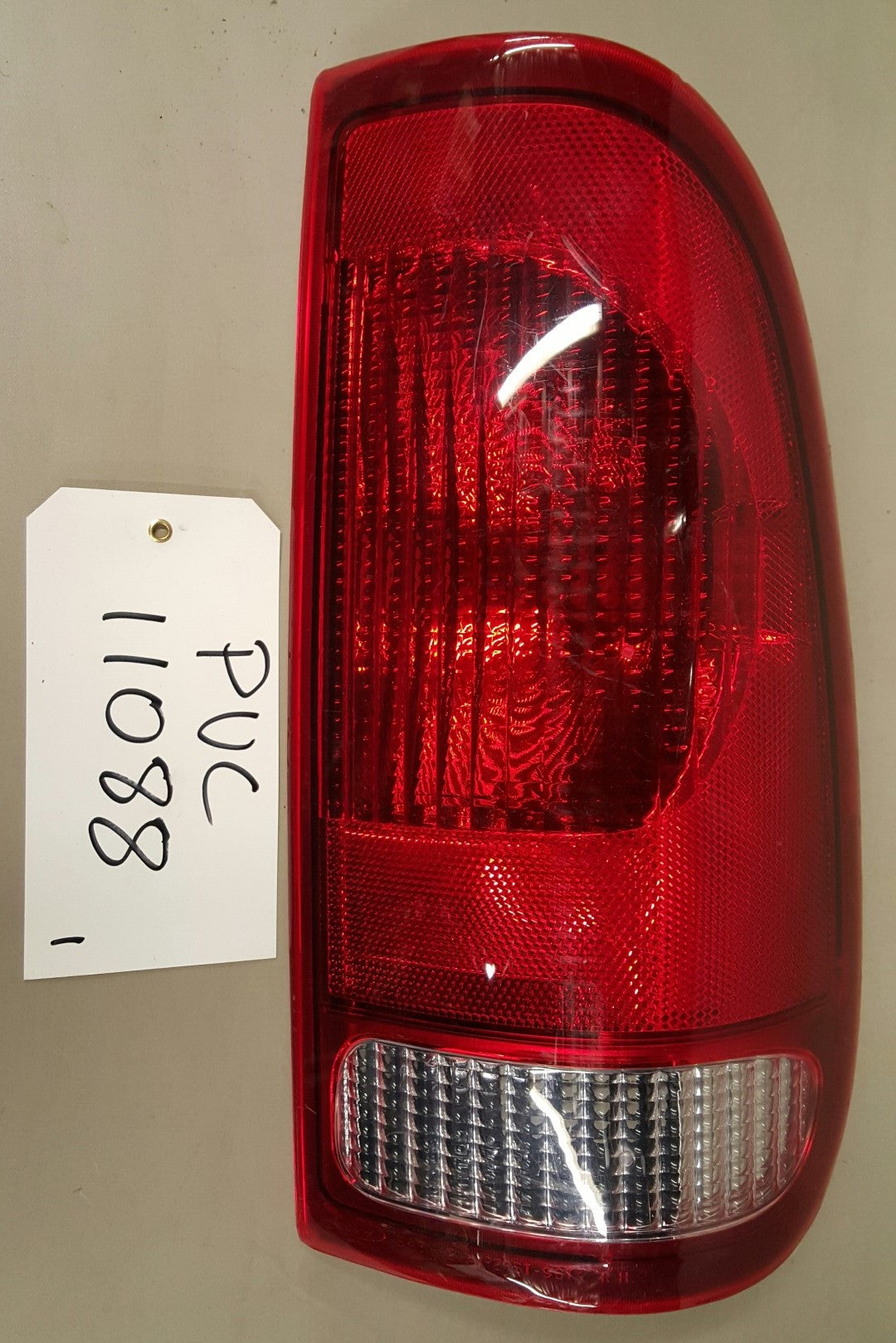 Tail lamp RH - PUC11088