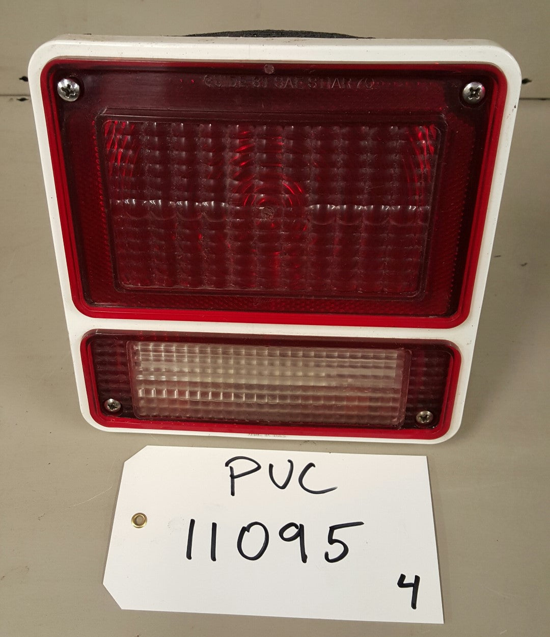 Chevrolet G-van Tail lamp  - PUC11095