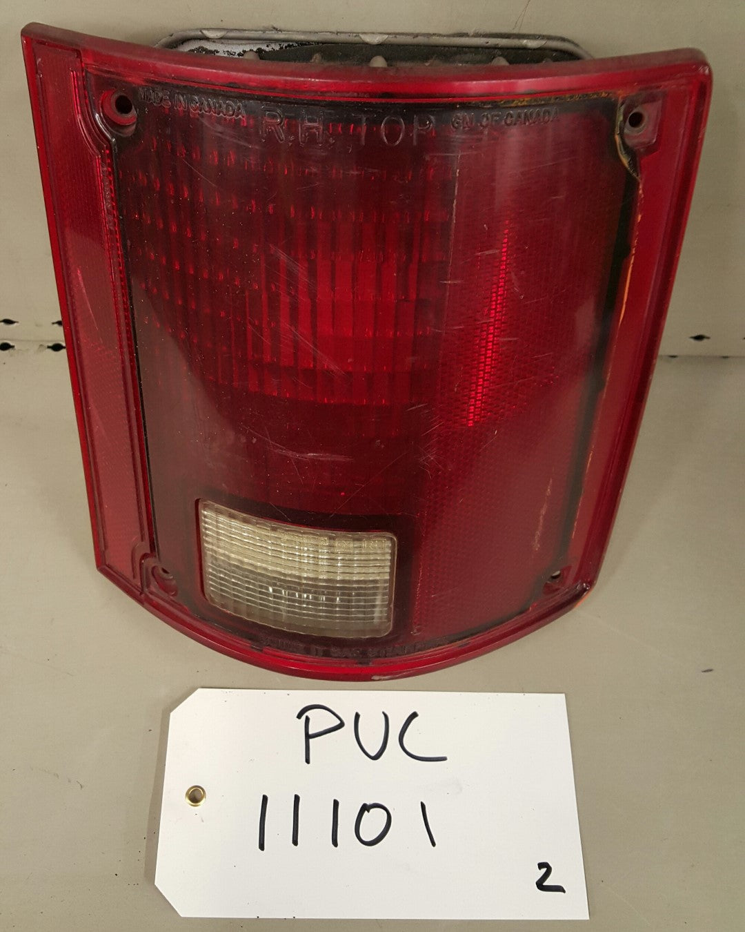 Tail lamp RH - PUC11101