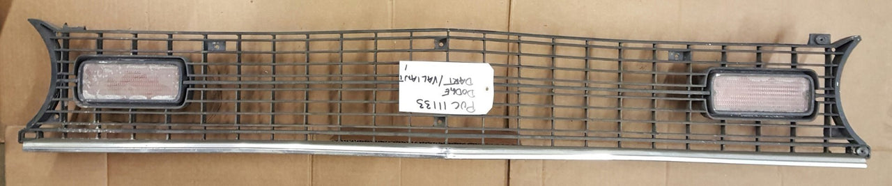 Dart/Valiant Grille  - PUC11133