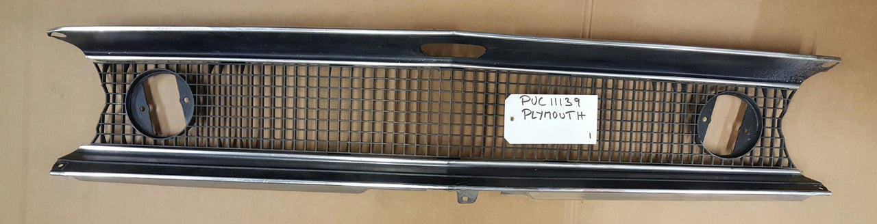 Plymouth Grille  - PUC11139