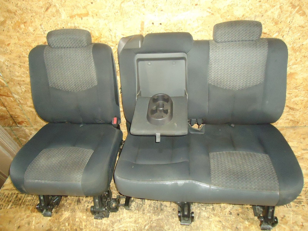 Bakseter 02-06 Chevrolet Avalanche sort/grått stof - PUC20000